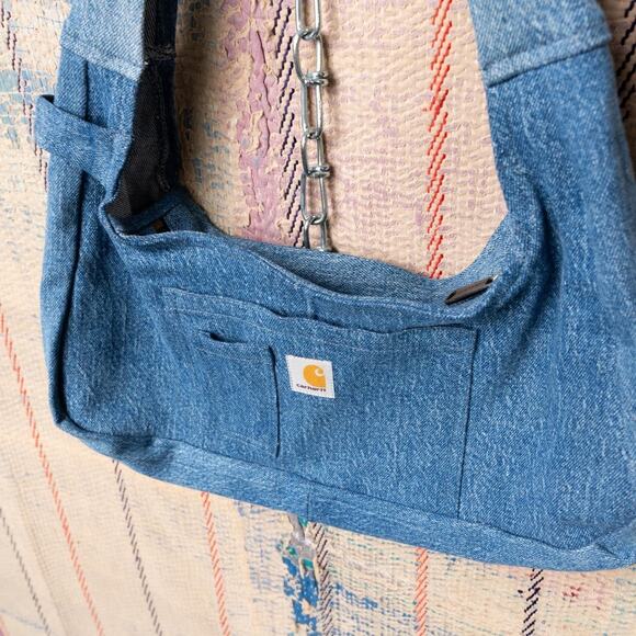 Custom upcycled carhartt shoulder bag - Picture 4 of 6